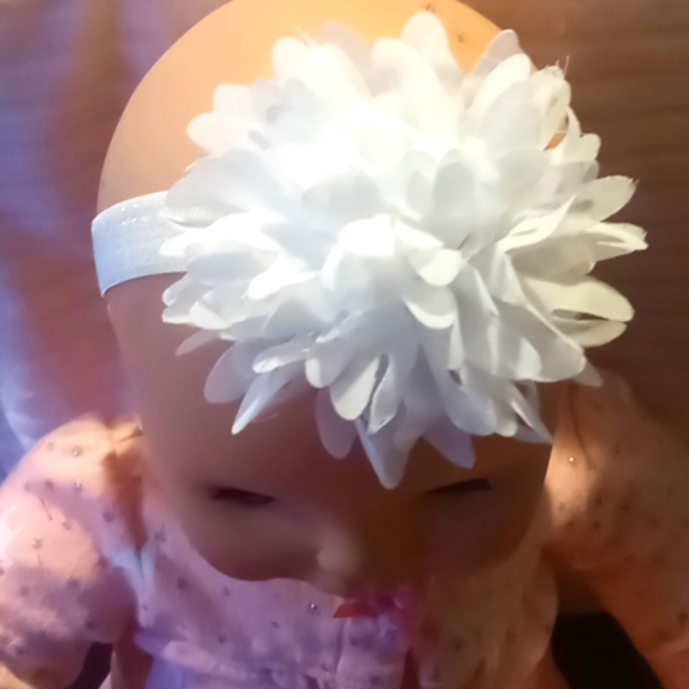 White flower bow wrap